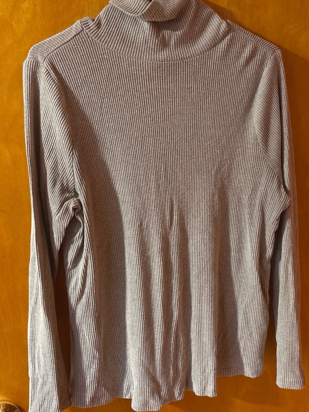 Women’s Ribbed Turtleneck Long-Sleeve Sweater - Light Gray-Brown